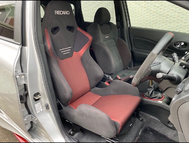 NISSAN�@�m�[�g�@�j�X��S�@MT�ԁ@E12�i2019�N�j�@�Ɂ@RECARO�i���J���j�@SR-6�@GK100S�@BK/RED�@����