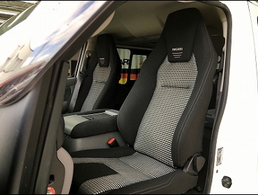 NISSAN�@�L�����o���@NV350�@�Ɂ@RECARO�i���J���j�@LX-F�@IN110�@BK�@�~���E�@����
