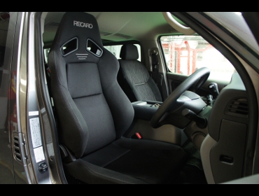 NISSAN�@NV350�@�L�����o���@E26�i2020�N�j�@�Ɂ@RECARO�i���J���j�@SR-7F�@GK100�@BK/BK�@����