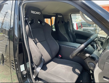 NISSAN�@NV350�L�����o���@�Ɂ@RECARO�i���J���j�@SR-7F�@KK100�@BK�@�~���E�@����