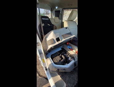 NISSAN�@�N���b�p�[�@DR17V�@�Ɂ@RECARO�i���J���j�@SR-7F�@KK100�@BK�@A/R�@����