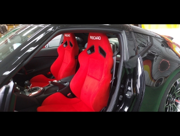NISSAN�@�t�F�A���f�BZ�@Z34�@�Ɂ@RECARO�i���J���j�@SR-7�@KK100�@RED�@�~���E�@����