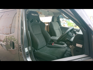 NISSAN�@NV350�@�L�����o��DX�@�t�����g3�l���@�Ɂ@RECARO�i���J���j�@SR-7F�@KK100�@BK�@����