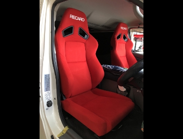 NISSAN�@NV350�L�����o���@E26�@�Ɂ@RECARO�i���J���j�@SR-7F�@KK100�@RED�@���@����ȑ����ʃV���[�g���HSR-7F�@KK100�@RED�@����