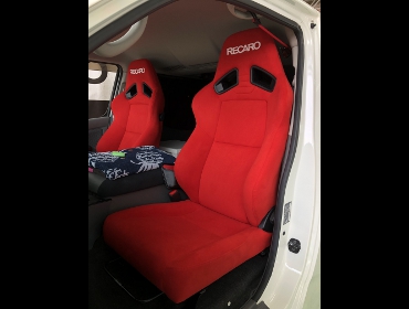 NISSAN�@NV350�L�����o���@E26�@�Ɂ@RECARO�i���J���j�@SR-7F�@KK100�@RED�@���@����ȑ����ʃV���[�g���HSR-7F�@KK100�@RED�@����