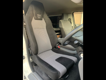 NISSAN�@NV350�L�����o���@�Ɂ@RECARO�i���J���j�@LX-F�@WU110�@BK�@����