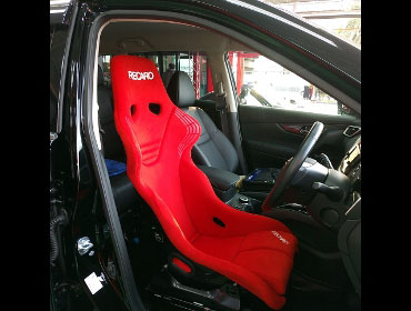 NISSAN�@�G�N�X�g���C���@T32�i2017�N�j�@�Ɂ@RECARO�i���J���j�@RS-GS�@RED�@�V�[�g�q�[�^�[�t���@����