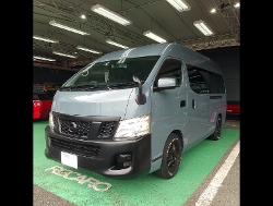 NNISSAN�@NV350�L�����o���@E26�@�X�[�p�[�����O���C�h�n�C���[�t�@�t�����g3�l�|���@�Ɂ@RECARO�i���J���j�@SR-7F�@GU100�@�u���E���@A/R�^�C�v�@����