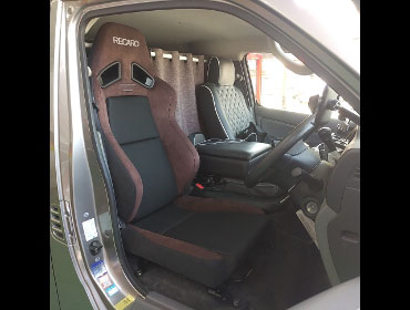 NISSAN�@NV350�L�����o���@�Ɂ@RECARO�i���J���j�@SR-7F�@GU100�@�u���E���@����