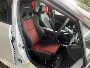 NISSAN�@�I�[���j�X���@FE13�i2023�N�j�@�Ɂ@RECARO�i���J���j�@SR-7F�@GK100�@BK/RED�@����