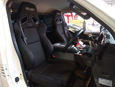 NISSAN�@�L�����o���@E26�i2018�N�j�@�Ɂ@RECARO�i���J���j�@SR-7F�@GU100�@BK�@�~���E�@����