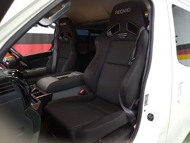 NISSAN�@�L�����o���@E26�i2018�N�j�@�Ɂ@RECARO�i���J���j�@SR-7F�@GU100�@BK�@�~���E�@����