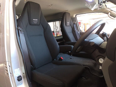 NISSAN�@NV350�L�����o��DX�i2019�N�j�@�Ɂ@RECARO�i���J���j�@LX-F�@TR�@NN�@�~���E�@����