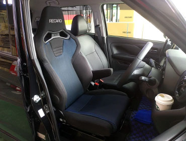 NISSAN�@�f�C�Y�@B45W�i2024�N�j�@�Ɂ@RECARO�i���J���j�@SR-C�@BK100�@BK/�u���[�@A/R�@����