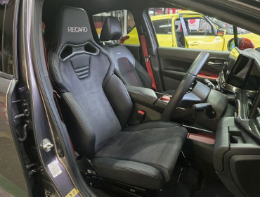 NISSAN�@NOTE�@AURA NISMO�@FE13�i2023�N�j�@�Ɂ@RECARO�i���J���j�@SR-C�@UT100H�@BK�@�V�[�g�q�[�^�[�t���@����