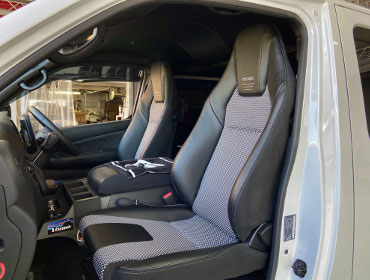 NISSAN�@�L�����o���@VR2E26�i2022�N�j�@�Ɂ@RECARO�i���J���j�@LX-F�@WL110H�@BK�@�V�[�g�q�[�^�[�t���@�~���E�@����