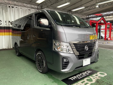 NISSAN�@�L�����o���@3DF-VN2E26�i2023�N�j�@�Ɂ@RECARO�i���J���j�@SR-C�@BK100�@A/R�@BK/RED�@����
