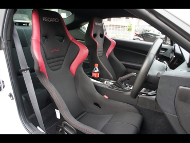 RECARO�i���J���V�[�g�j�@SUBARU�@BRZ�@ZC6�Ƀ��J���@����@RS-G �X�[�p�[�V���^���NNU�@���@����@SR-6 �X�[�p�[�V���^���NNU�@����