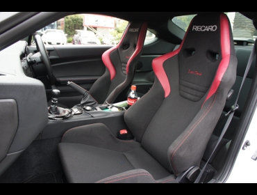RECARO�i���J���V�[�g�j�@SUBARU�@BRZ�@ZC6�Ƀ��J���@����@RS-G �X�[�p�[�V���^���NNU�@���@����@SR-6 �X�[�p�[�V���^���NNU�@����