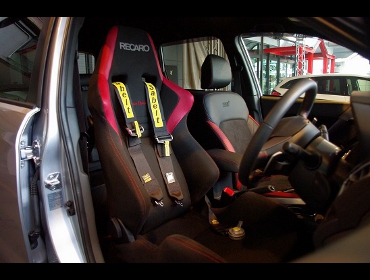 RECARO�i���J���V�[�g�j�@SUBARU�@�t�H���X�^�[�@SJG�Ƀ��J���@����SR-6 �X�[�p�[�V���^���NNU�@����