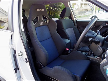 SUBARU�@�t�H���X�^�[�@SJ5�Ɂ@RECARO�i���J���jSR-7�@GK100�@BK/BL�@�V�[�g�q�[�^�[�t���@����