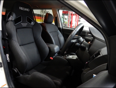 SUBARU�@���K�V�B�@BRM�@�Ɂ@RECARO�i���J���j�@SR-7�@GK100�@�V�[�g�q�[�^�[�t���@BK/BK�@����