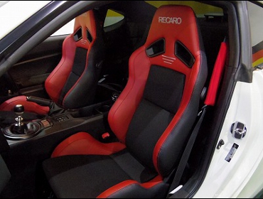 SUBARU�@BRZ�@ZC6�@�Ɂ@RECARO�i���J���j�V�[�g�@SR-7�@Lassic�@RED�@�V�[�g�q�[�^�[�t���@�~2�r�@����
