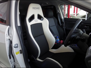 RECARO�i���J���V�[�g�j�@SUBARU�@�����H�[�O�@VM4�@�Ɂ@RECARO�i���J���j�@SR-7�@Lassic�@�z���C�g�@����