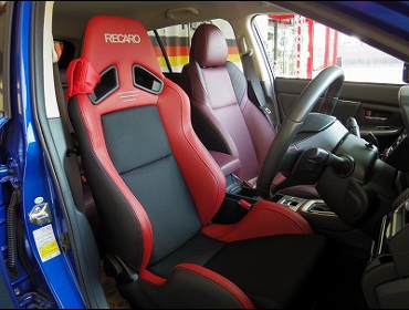 SUBARU�@�����H�[�O�@�Ɂ@RECARO�i���J���j�@SR-7�@Lassic�@RED�@�V�[�g�q�[�^�[�t���@����