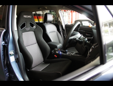 RECARO�i���J���V�[�g�j�@SUBARU�@�����H�[�O�@1.6GT�A�C�T�C�g�i2017�N�j�@�Ɂ@RECARO�i���J���j�@SR-7F�@GK100�@BK/SIL�@����
