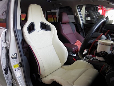 RECARO�i���J���V�[�g�j�@SUBARU�@�����H�[�O�@VMG�i2017�N1���j�@�Ɂ@RECARO�i���J���j�@�X�|�[�c�X�^�[LL100H���U�[SE�@�z���C�g���U�[�@RED�X�e�b�`�@����