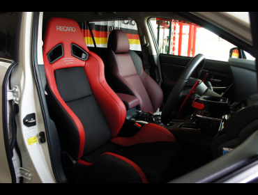 SUBARU�@�����H�[�O�@VMG�i2018�N�j�@�Ɂ@RECARO�i���J���j�@SR-7�@Lassic�@RED�@�V�[�g�q�[�^�[�t���@����