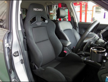 SUBARU�@�t�H���X�^�[�@SJG-A�i2012�N�j�@�Ɂ@RECARO�i���J���j�@SR-7�@GK100�@BK/BK�@�V�[�g�q�[�^�[�t���@����