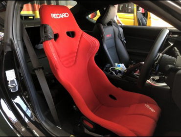 SUBARU�@BRZ�@ZC6�@�Ɂ@RECARO�i���J���j�@RS-GS�@RED�@����