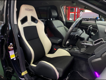 SUBARU�@�����H�[�O�@VM4�i2016�N�j�@�Ɂ@RECARO�i���J���j�@SR-7�@Lassic�@���@�V�[�g�q�[�^�[�t���@����