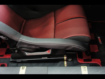 SUBARU�@BRZ�i2019�N�j�@�Ɂ@RECARO�i���J���j�@RS-G�@GK�@BK/RED�@�V�[�g�q�[�^�[�t���@����