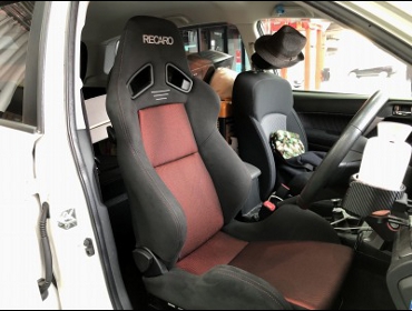 SUBARU�@�t�H���X�^�[�@SJ5�i2015�N�j�@�Ɂ@RECARO�i���J���j�@SR-7�@GK100�@BK/RED�@����