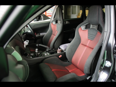 SUBARU�@�C���v���b�T�@WRX�@STI�@GRB�i2017�N�j�@�Ɂ@RECARO�i���J���j�@�X�|�[�c�X�^�[�@GK100H�@BK/RED�@���E�@����