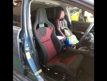 SUBARU�@�����H�[�O�@VMG�i2017�N�j�@�Ɂ@RECARO�i���J���j�@�X�|�[�c�X�^�[GK100H BK/RED�@����