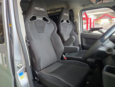 SUBARU�@�T���o�[�f�B�A�X�@S700B�i2023�N�j�@�Ɂ@RECARO�i���J���j�@SR-C�@BK100H�@BK/SIL�@�V�[�g�q�[�^�[�t�����A�[�����X�g�t���@���@SR-C�@BK100�@BK/SIL�@�A�[�����X�g�t���@����