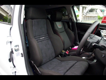 RECARO�i���J���V�[�g�j�@SUZIKI�@�X�C�t�g�@ZC32S�Ƀ��J���@�I���\�y�h�@AN220HV�@BK�@����