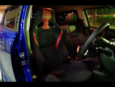 RECARO�i���J���V�[�g�j�@SUZUKI�@�X�C�t�g�X�|�[�c�@ZC32S�Ƀ��J���@SR-7 Lassic RED/RED�@����