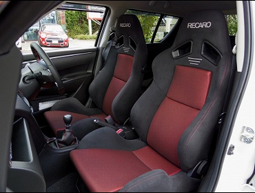RECARO�i���J���V�[�g�j�@SUZUKI�@�X�C�t�g�X�|�[�c�@ZC32S�Ƀ��J���@SR-7�@GK100�@BK/RED�@�~2�r�@����