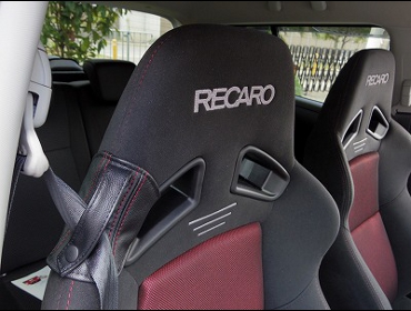 RECARO�i���J���V�[�g�j�@SUZUKI�@�X�C�t�g�X�|�[�c�@ZC32S�Ƀ��J���@SR-7�@GK100�@BK/RED�@�~2�r�@����
