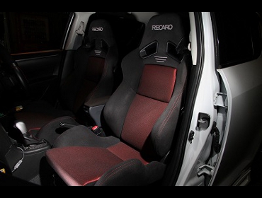 RECARO�i���J���V�[�g�j�@SUZUKI�@�X�C�t�g�@ZC32S�Ƀ��J���@SR-7�@GK100�@BK/RED�@�~2�r�@����