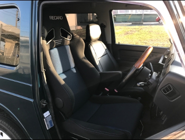 SUZUKI�@�W���j�[�@JA12�@�Ɂ@RECARO�i���J���j�@SR-7F�@GK100�@BK/BL�@����