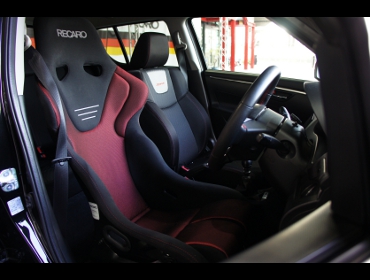SUZUKI�@�X�C�t�g�X�|�[�c�@ZC32S�@�Ɂ@RECARO�i���J���j�@RS-G�@GK�@BK/RED�@����