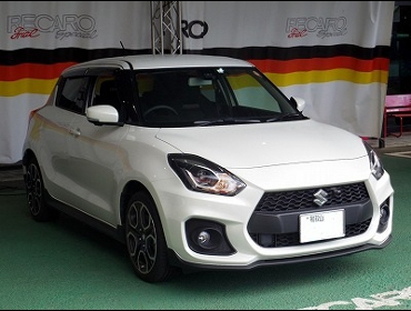 SUZUKI�@�X�C�t�g�X�|�[�c�@ZC33S�@2017�N�@�Ɂ@RECARO�i���J���j�V�[�g����