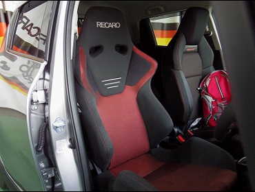 RECARO�i���J���V�[�g�j�@SUZUKI�@�X�C�t�g�X�|�[�c�@ZC33S�@�Ɂ@RECARO�i���J���j�@SR-6�@GK100S�@BK/RED�@����