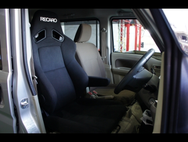 SUZUKI�@�G�u���B�@DA17V�i2016�N�j�@�Ɂ@RECARO�i���J���j�@SR-7F�@KK100�@BK�@�A�[�����X�g�t���@����